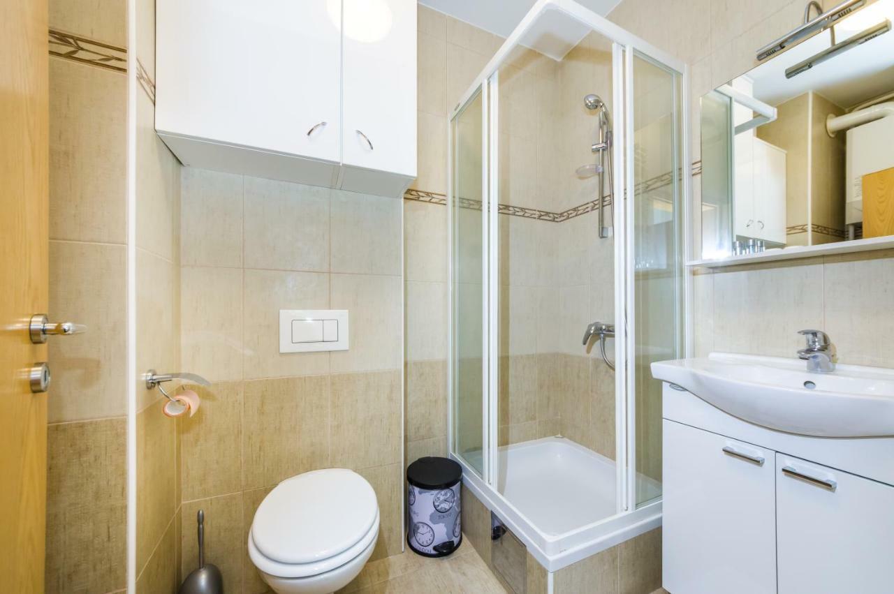 Studio Apartment K & K With Free Garage Zadar Exterior photo